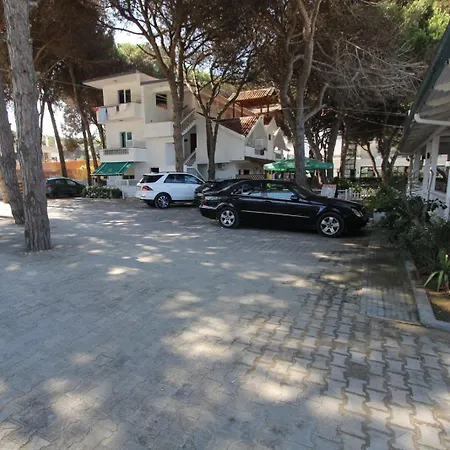 Отель Reni Голем