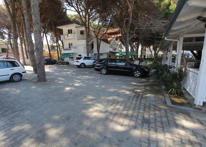 Hotel Reni Golem (Tirana)